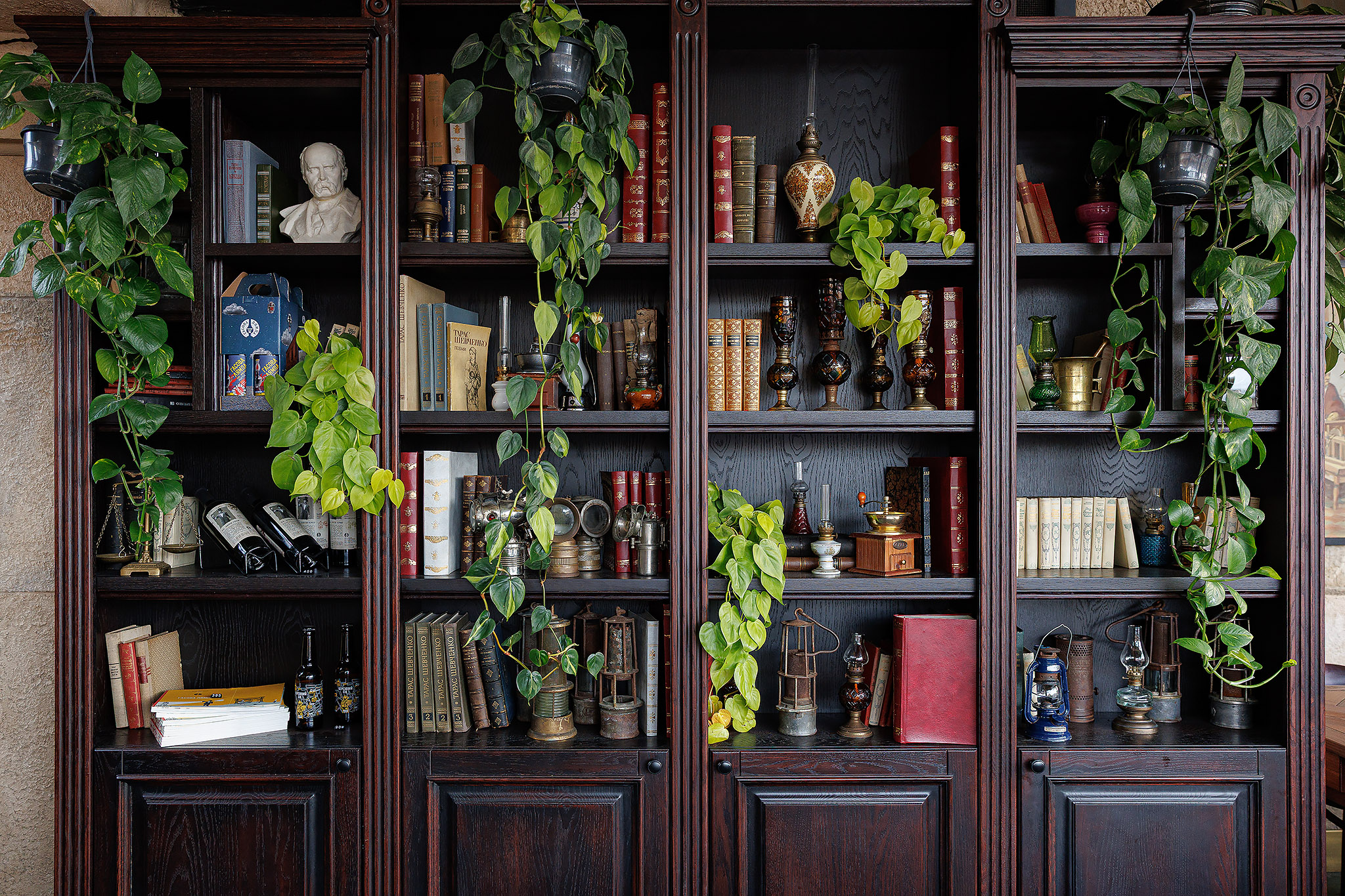 Бібліотека ресторації “Гасова Лямпа”