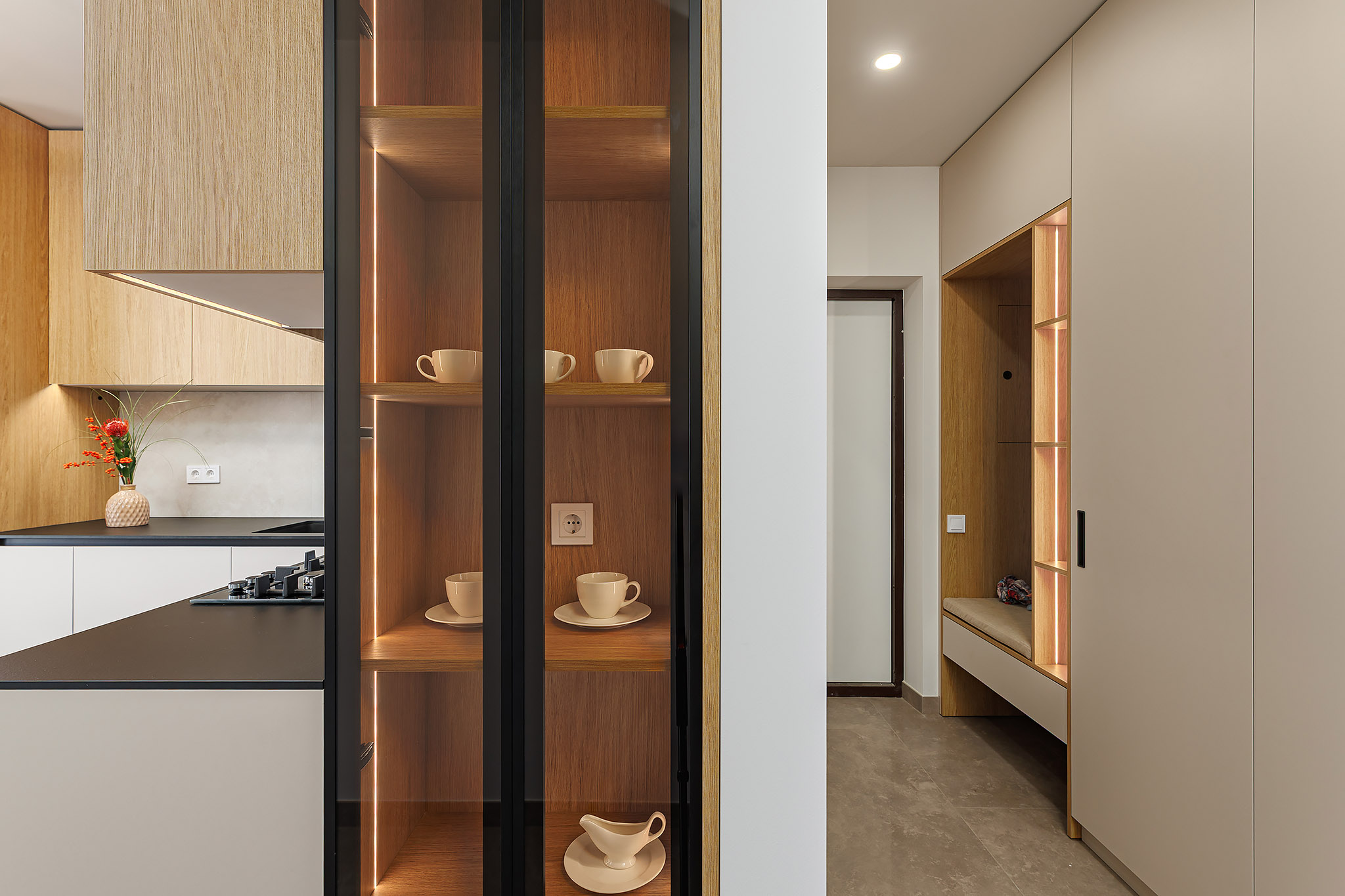 Лаконічні меблі для кухні та передпокою